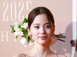欧阳娜娜亮相2025中国时尚产业盛典红毯活动-哈撒资源分享网