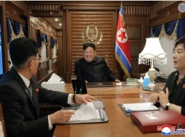 朝鲜官方公布了金正恩乘坐专列抵达中国的影像资料，并披露了此次随行访问的代表团成员阵容。-哈撒资源分享网